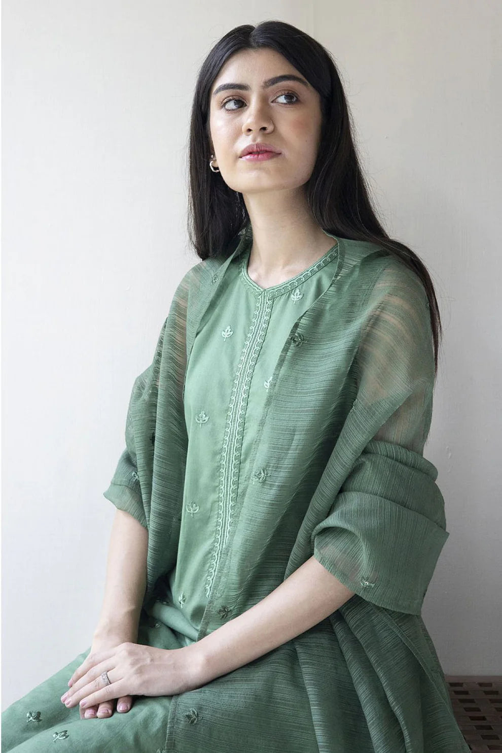 Dyot 3PC Dhanak Embroidered Shirt with Organza Dupatta – ZC140